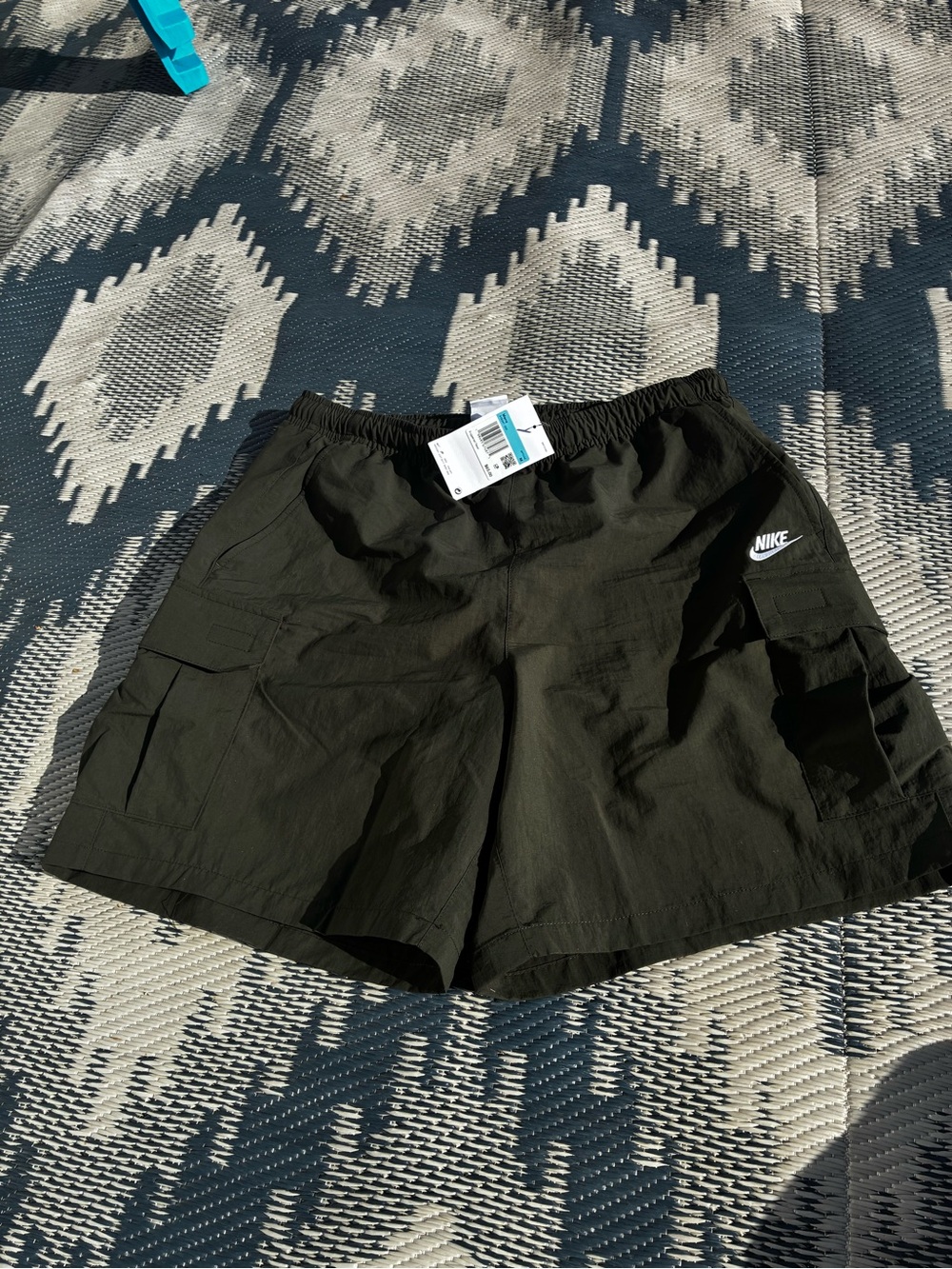 Nike  Dark Green Men’s Drawstring Elastic Waist Cargo Shorts - Picture 3 of 10